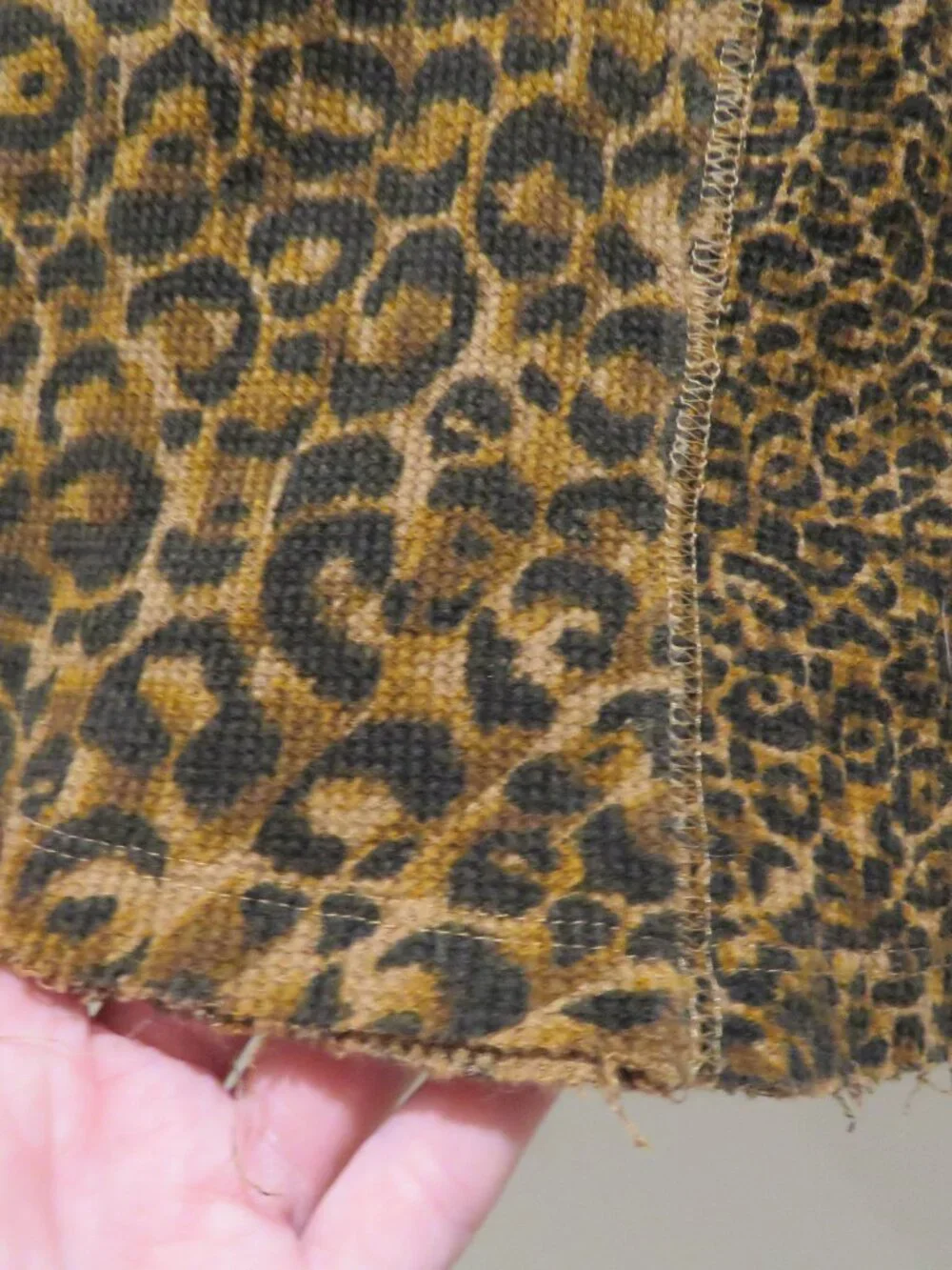 ANTHROPOLOGIE PILCRO Split Neck Waffle Leopard Print Top Small Mob Wives Casual - Picture 7 of 12